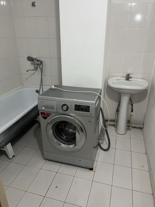 Машинка LG цвет серый