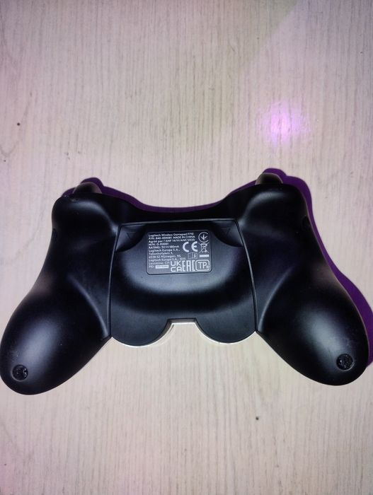 Геймпад Logitech