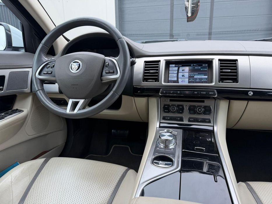 Jaguar XF Luxury S  3.0 D