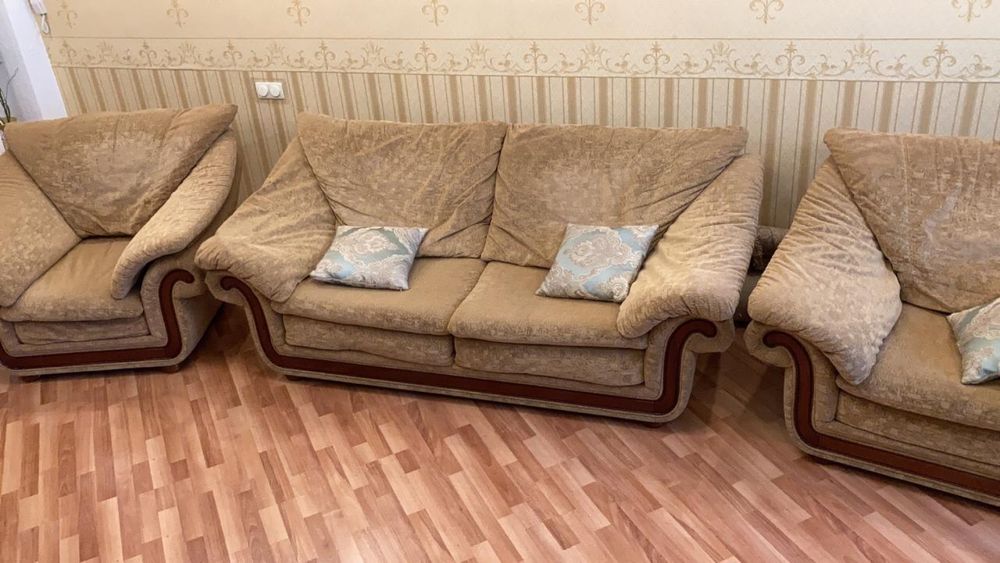 Продам диван и два кресла