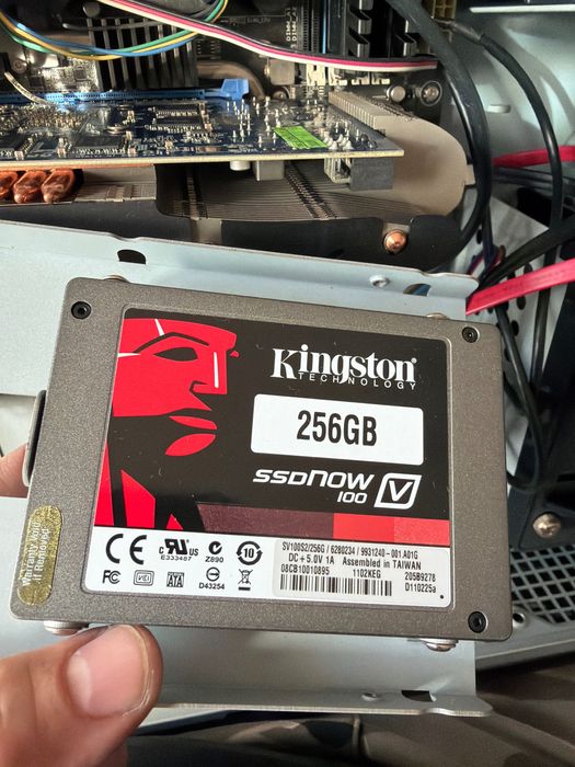 Zalman HD503 + SSD Kingston 256GB + Gigabyte GPU + 8GB RAM (fără sursă)