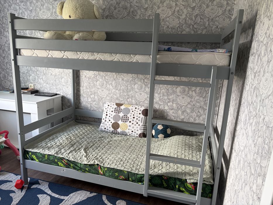 Продам двухярусную кровать.