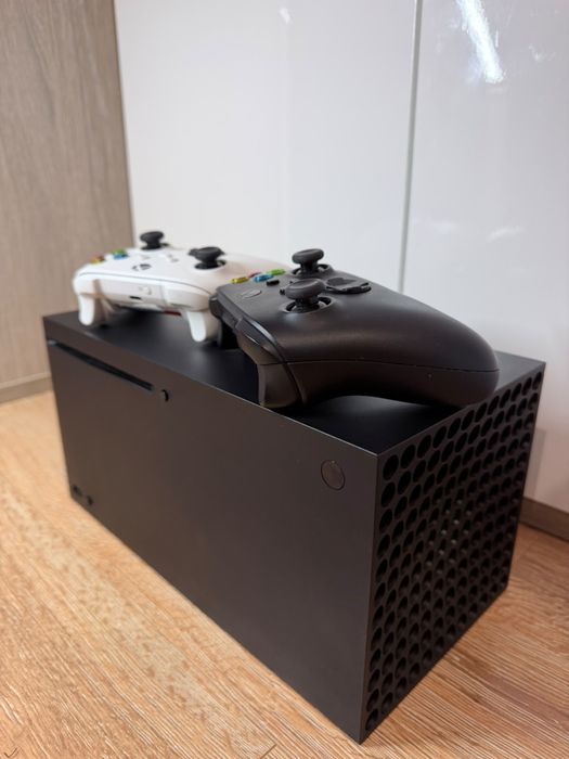 Consola Microsoft Xbox Series X, 1TB, Negru / 2 Manete / Jocuri