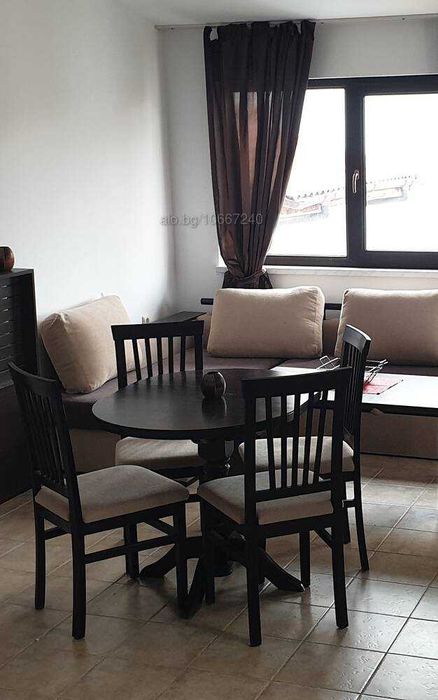 Разтегателна кръгла маса с 4 стола. Лично предаване от Свети Влас