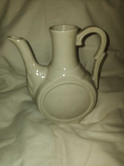 Продавам порцеланова кана.