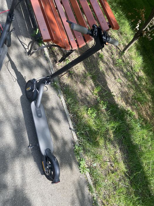 vand 2 trotinete Xiaomi (20km/h si 25km/h)