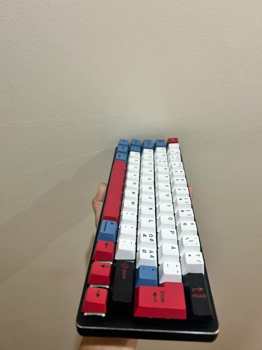 Tastatura glourious + mouse glourious  Negociabil!!