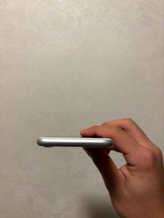 iPhone 8 64gb 77akb