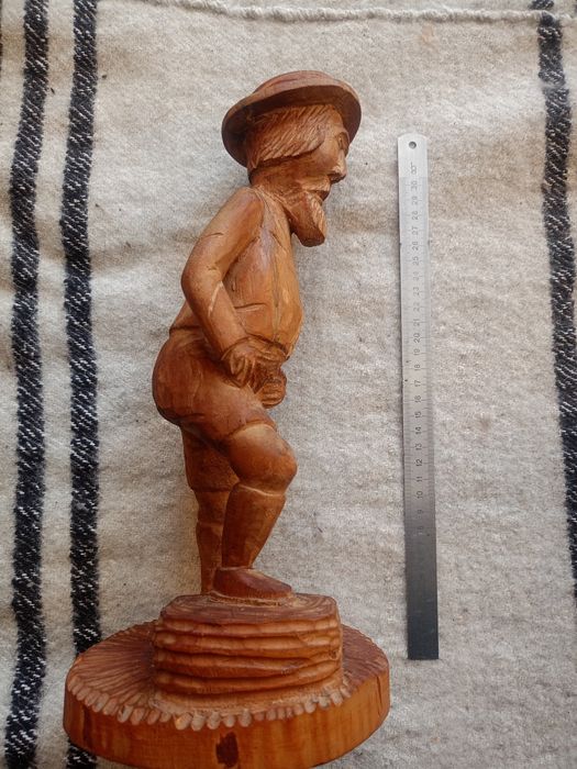 Фигури от дърво, дърворезба