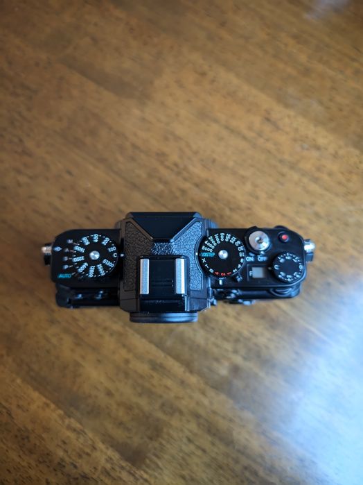 Продавам Nikon ZF с оставаща гаранция до 11.2026г.