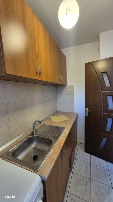 Bd. Bucuresti garsoniera de inchiriat etaj 2 mobilata si utilata