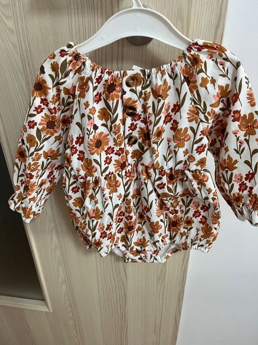 Set nou fetita cu pălărie și body din Reiat, mărimea 9-12l, 80