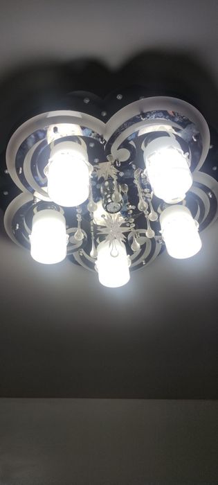 Lustră cu telecomandă