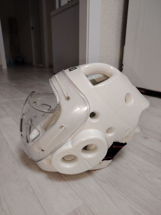 Продам шлем для единоборств