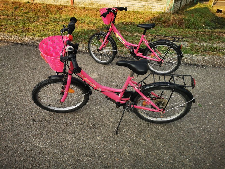 Vând 2 biciclete de fete