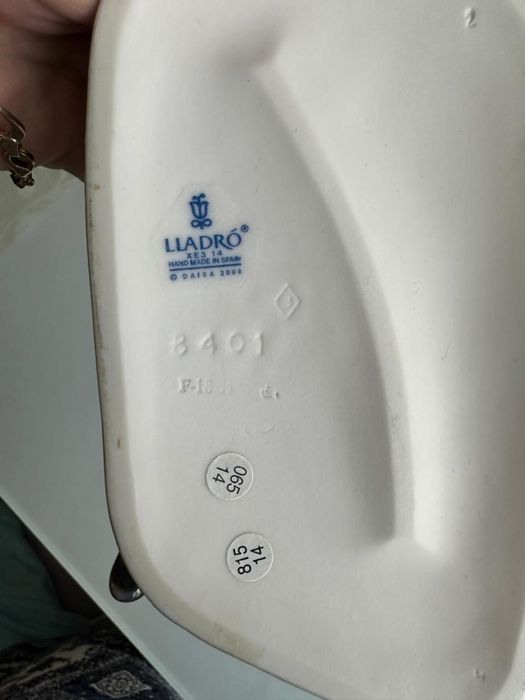 Фарфоровая статуэтка