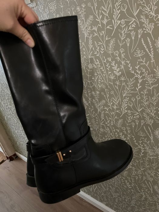 Сапоги женские. 36 размер . Zara