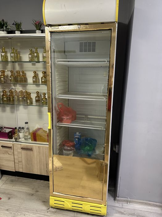 Холодильник,зерколо,шкаф