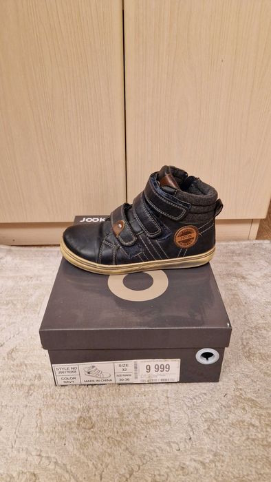 Осенние ботинки для мальчика 32 размер.