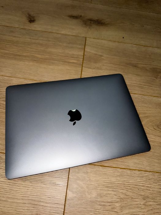 Macbook pro m1, 256 gb , цвет красивый