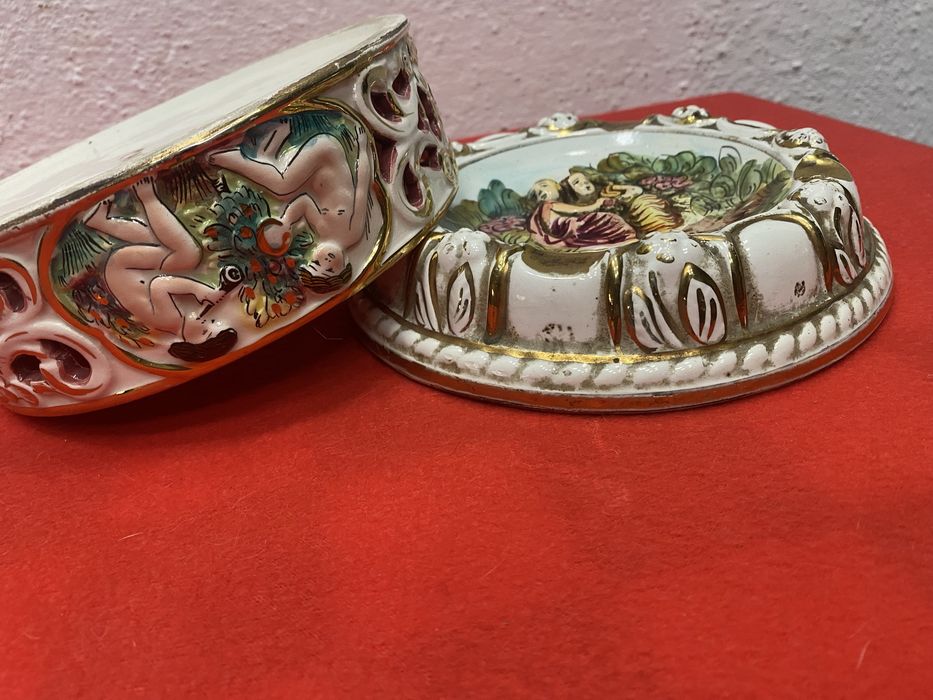 Голям италиански пепелник и купа на каподимонте