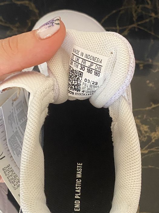 Маратонки адидас