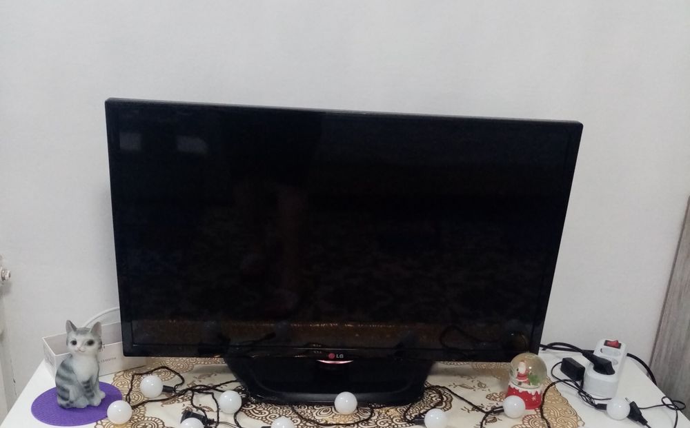 Продам телевизор работает хорошо 20000 тыс