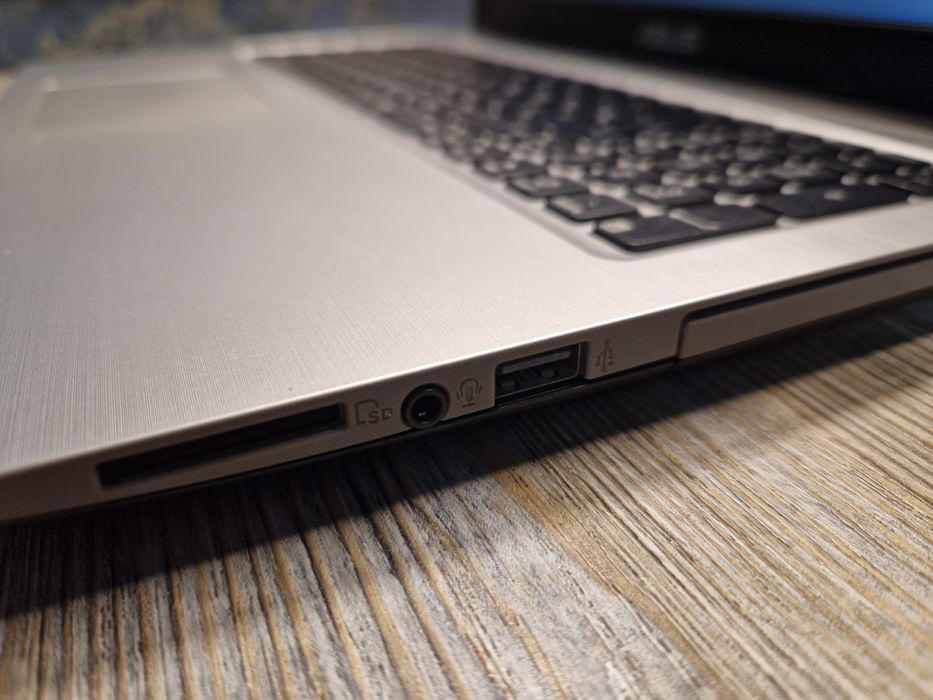 Ноутбук Asus Corei7 Модель X556U