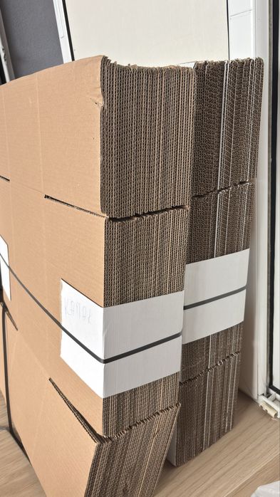 Продавам нови картонени кутии 2 размера