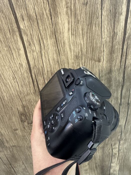 Canon eos 2000D . 18-55 is kafolat 1oy