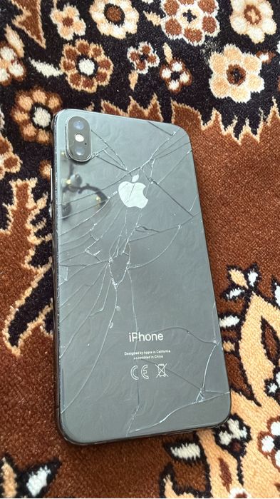 Продам айфон xc!