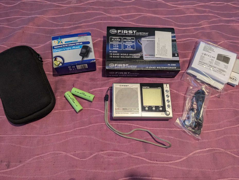 Преносимо радио First Austria FA-2305. Пълен комплект!