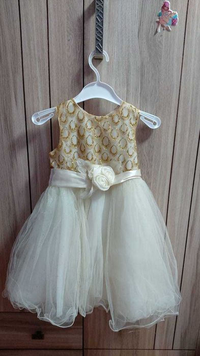 Продам платья на девочку.