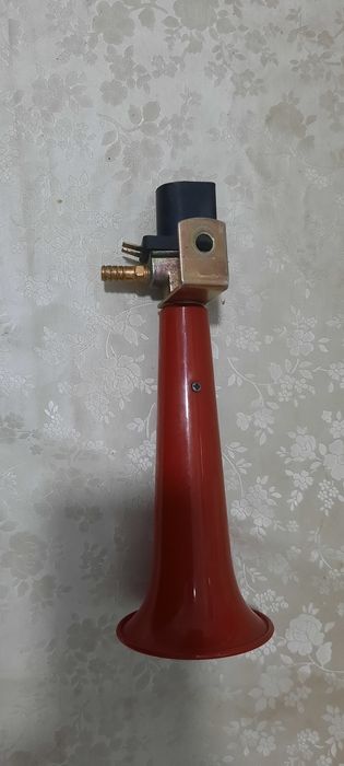 Воздушный сигнал (свистун делфин)