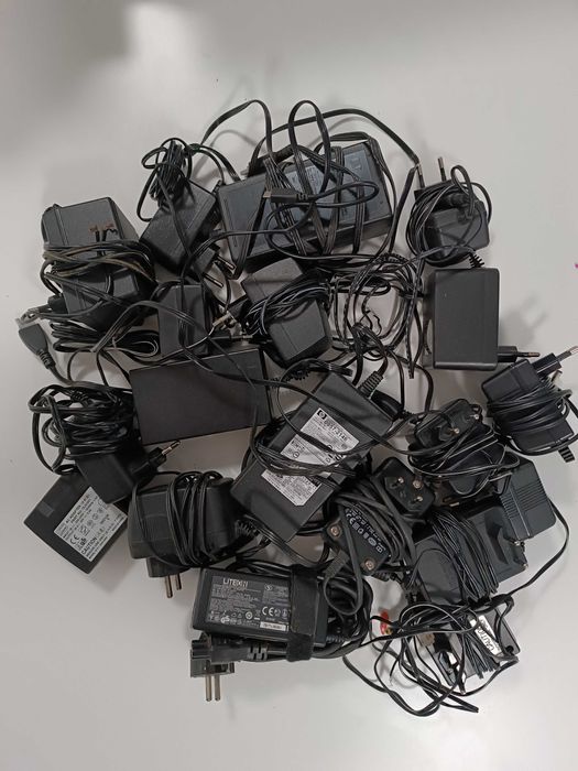 Adaptoare alimentare AC/DC 5V, 9V, 12V, 15V, 16V, 30V, 32V