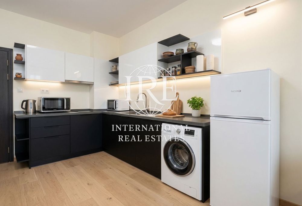 Уютен двустаен апартамент с панорама море в бутикова сграда на метри