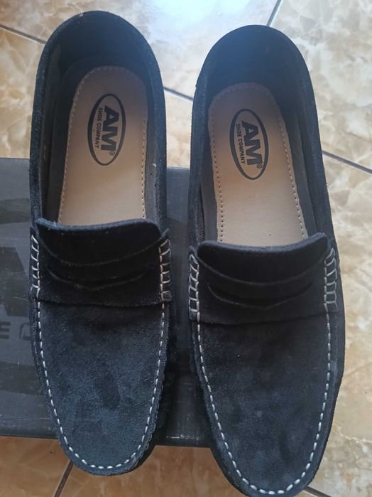 Pantofi bărbați din piele intoarsa eleganți.