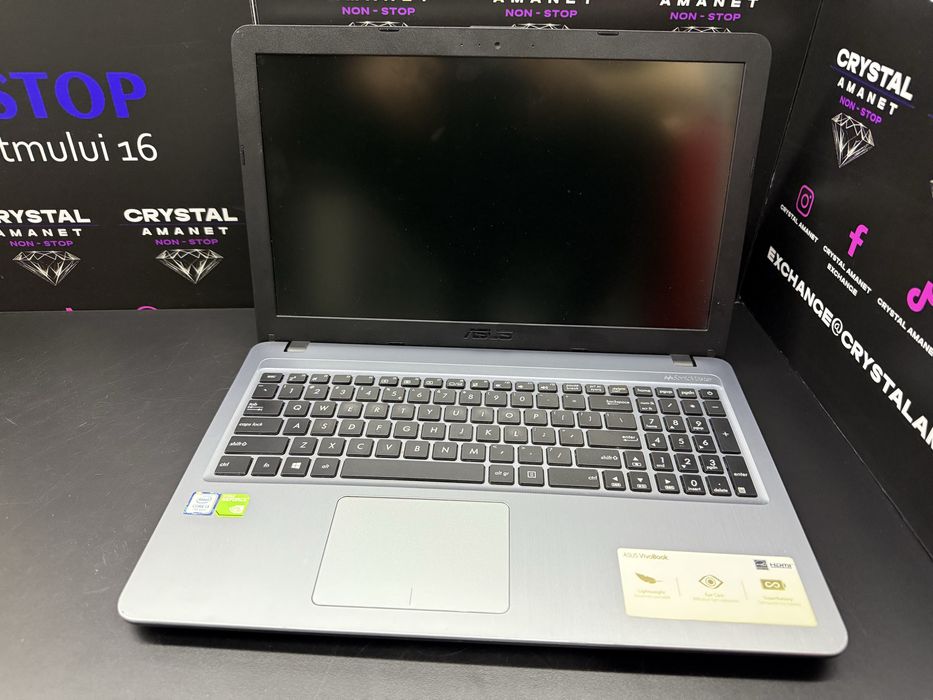 Asus Vivobook 15 X540 8GB RAM 
Intel Core i3 Gen 7 1TB SSD