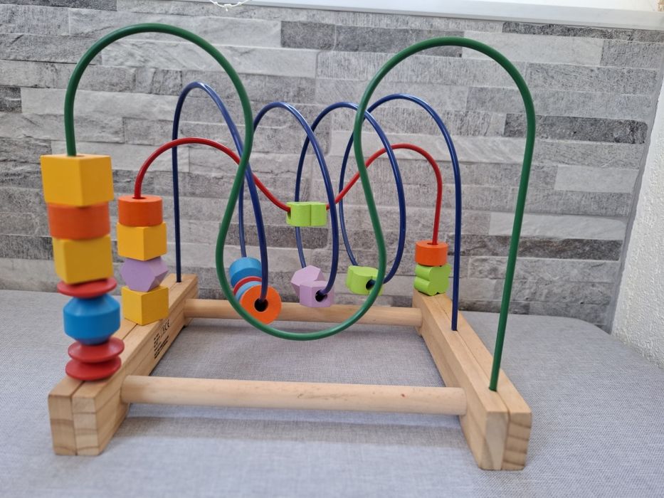 Продавам детска дървена игра