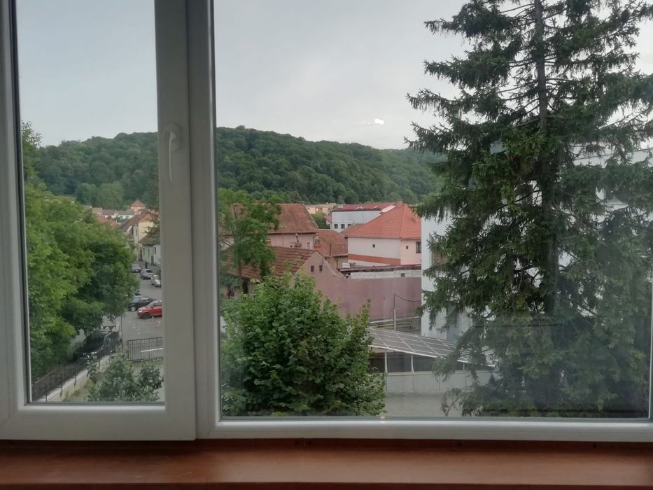 Inchiriez apartament cu 2 camere zona Afi Brasov