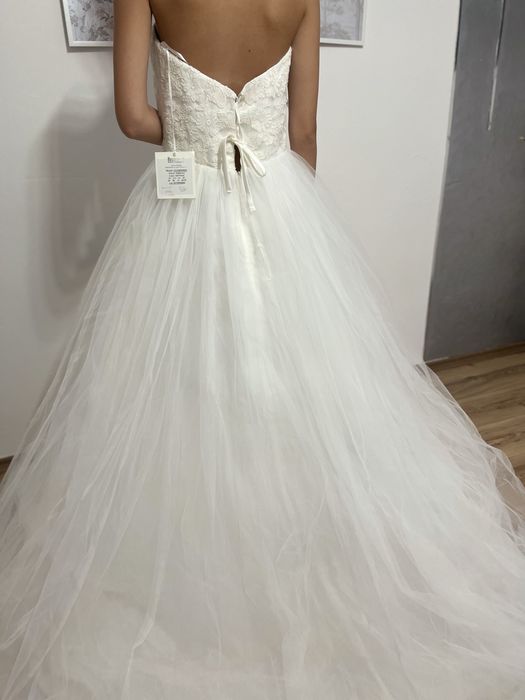 Нови булчински рокли