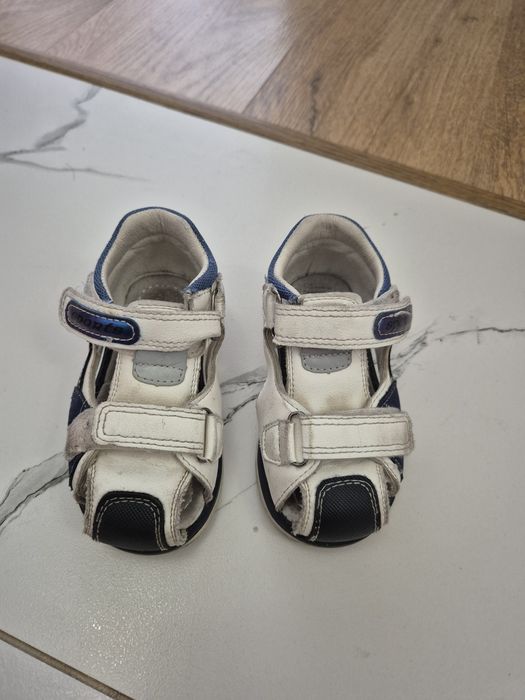 Кеды, кроссовки, сандали на сейчас