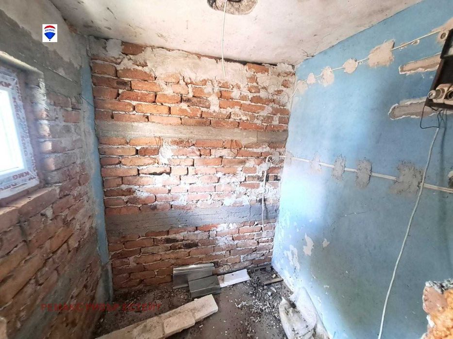 Селска къща за продажба в с. Бръшлен