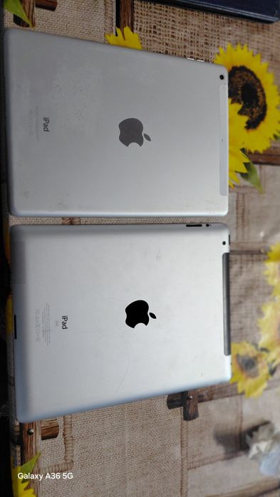 Vând două tablete iPad