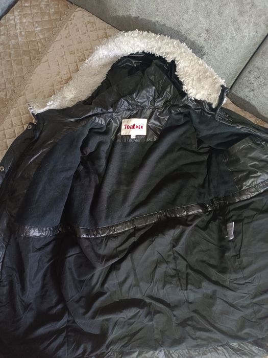 Продам зимнию куртку на девочку