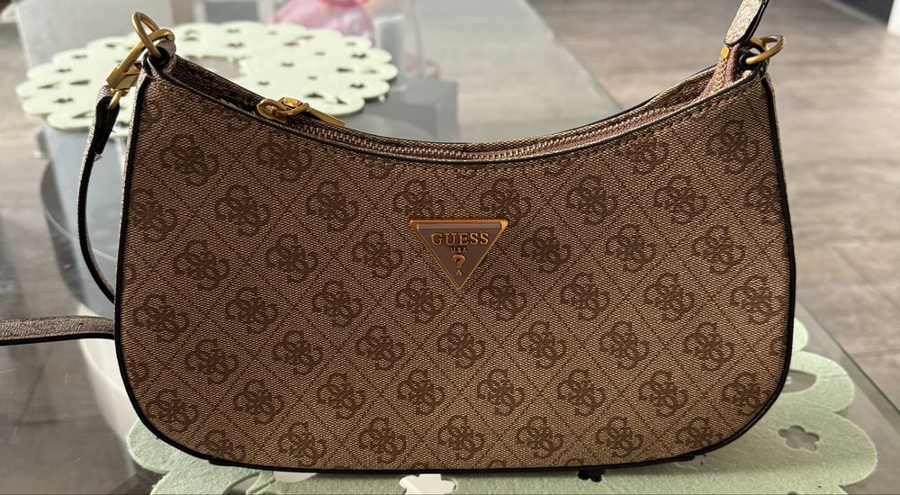 Дамска чанта Guess Alexie
