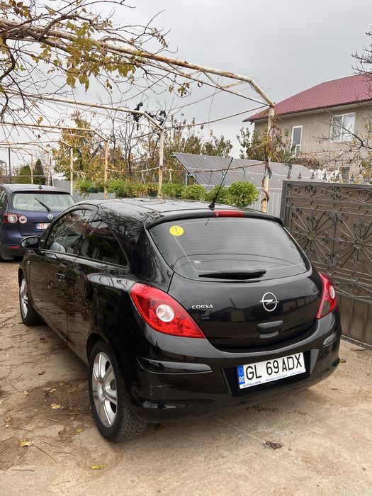 Opel Corsa 1.2 benzina 2010 190k km reali. Pretul este negociabil