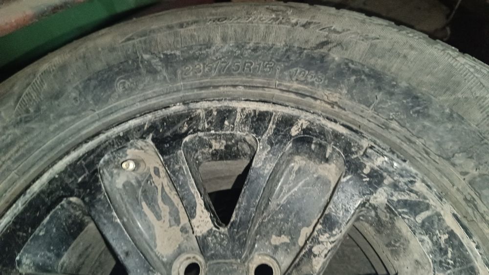 Продаю колеса зимние с шипами.