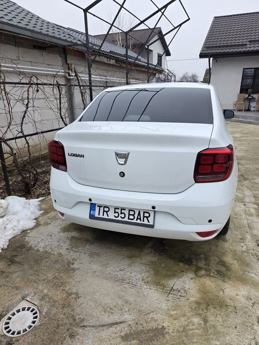 Dacia Logan 0.9 TCe 2018 versiunea Black & White