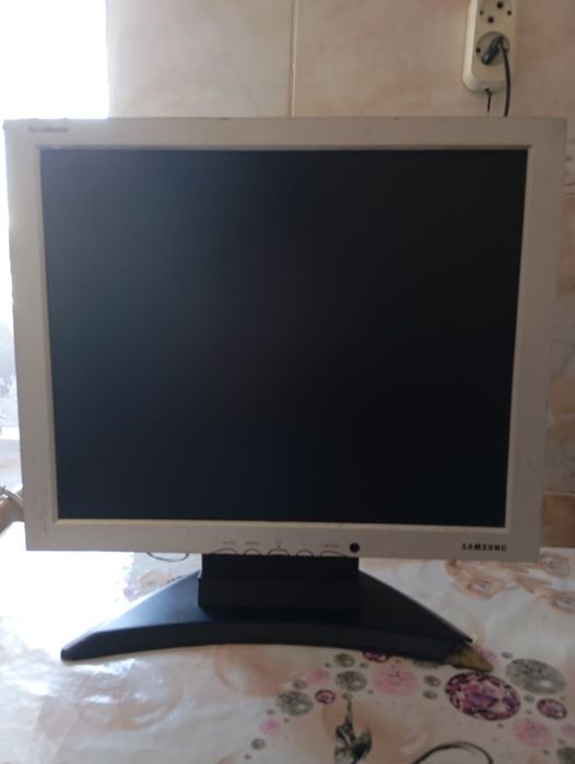 Мониторы 17 и 19 дюймов